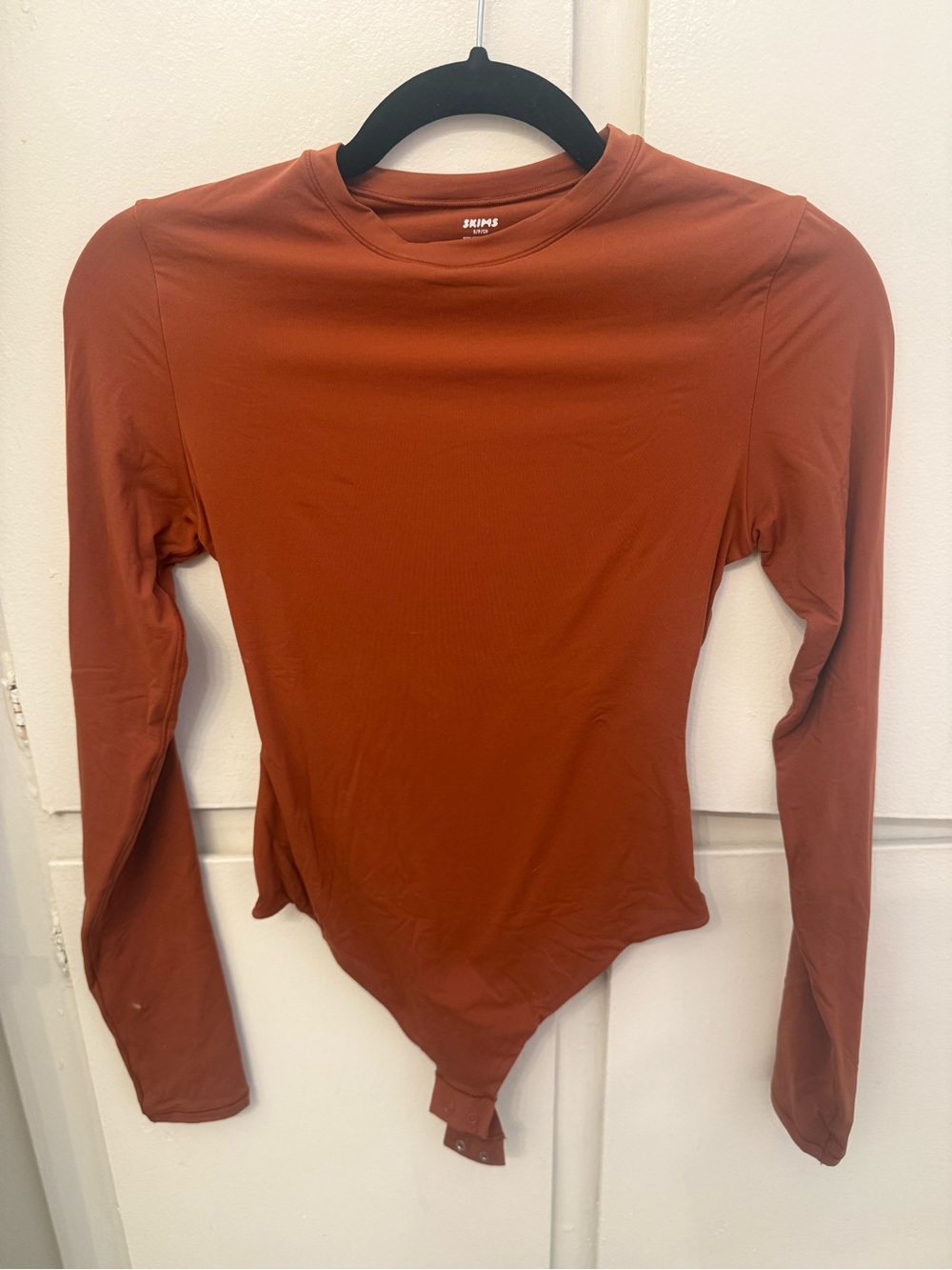 Skims Fits Everybody Long-Sleeve crew neck Bodysuit in Saffron - Women's Small